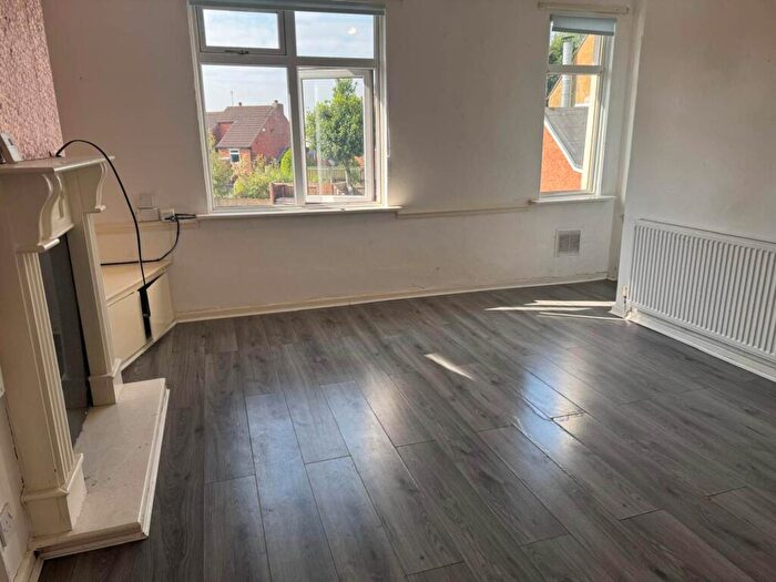 2 Bedroom Flat To Rent In Louise Street, Lower Gornal, DY3