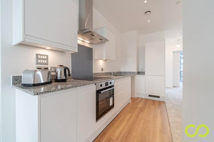 2 Bedroom Flat To Rent In Ilford Hill, Ilford, IG1