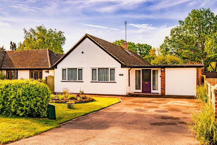 3 Bedroom Detached House For Sale In Lloret, Woodcote, RG8