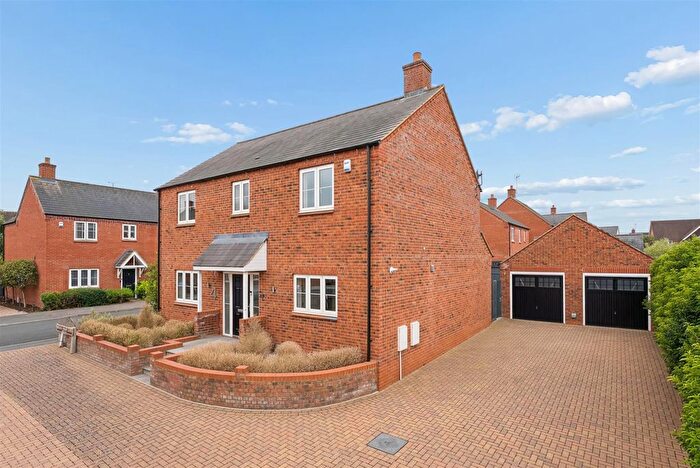 4 Bedroom Detached House For Sale In Brook Farm Close, Stoke Hammond, Milton Keynes, MK17