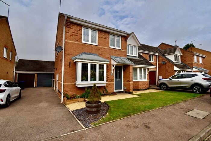 3 Bedroom End Of Terrace House To Rent In Ryngwell Close, Brixworth, Northamptonshire, NN6