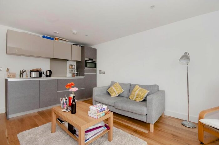 1 Bedroom Flat To Rent In Packington Street, Islington, London, N1