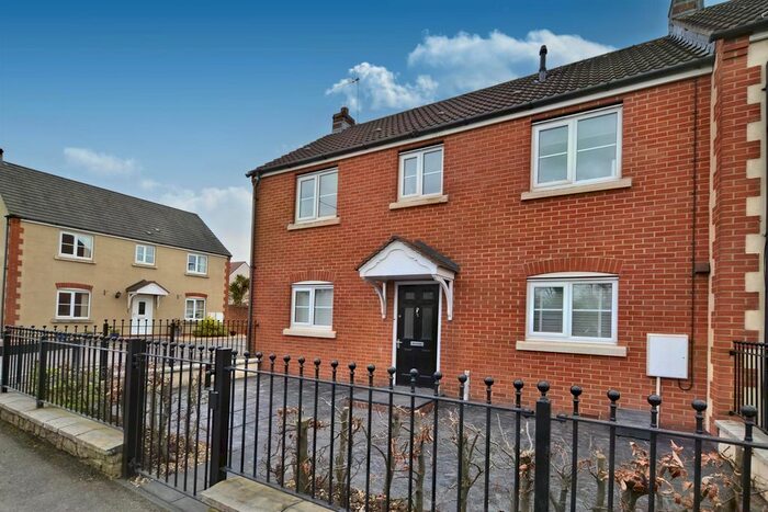 3 Bedroom Semi-Detached House To Rent In Bridgwater Road, Bristol, BS13