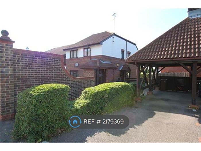 2 Bedroom Flat To Rent In Duarte Place, Grays, RM16