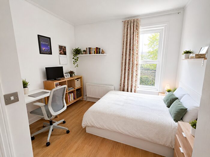 3 Bedroom Flat To Rent In Trinity Road, London, N2