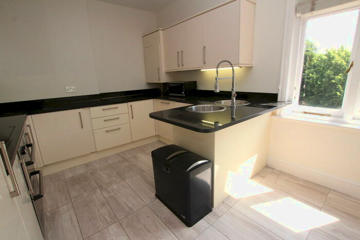 2 Bedroom Apartment To Rent In Oak Tree Villa, Woodborough Road, NG3