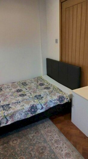 Studio To Rent In Leighlands, Crawley RH10