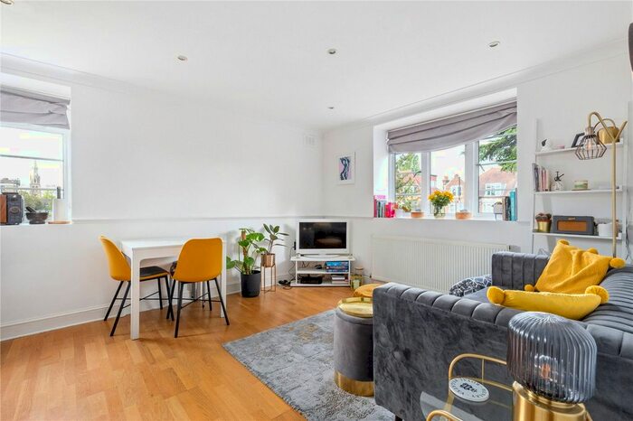 2 Bedroom Flat To Rent In Beverley Gate House, West Hill, London, SW15