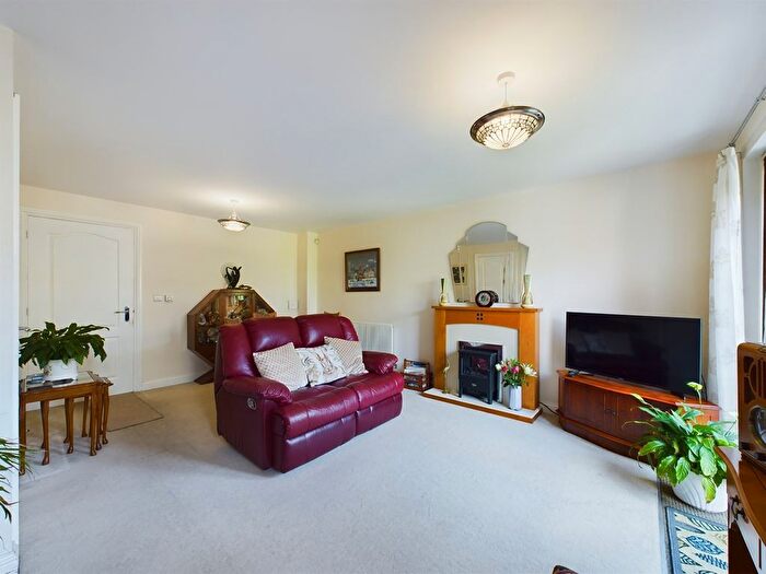 3 Bedroom End Of Terrace House For Sale In Hereson Road, Broadstairs, CT10