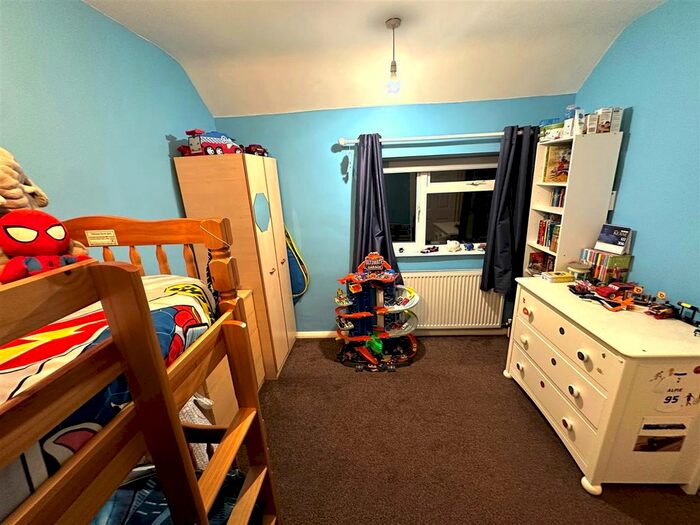 3 Bedroom End Of Terrace House For Sale In Culverden Road, Watford, WD19