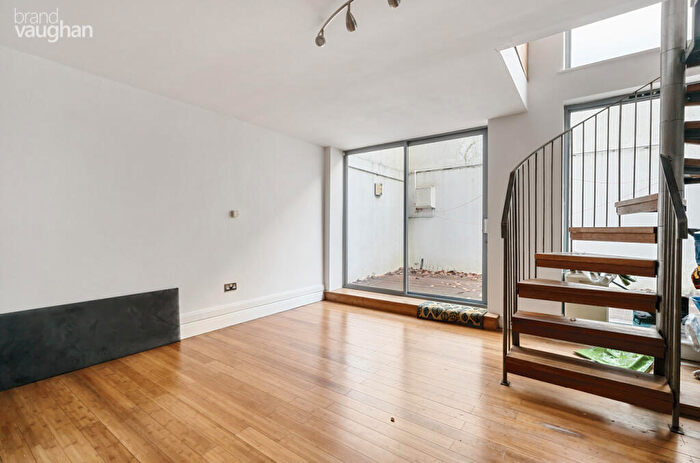 3 Bedroom Flat To Rent In Holland Mews, Hove, East Sussex, BN3