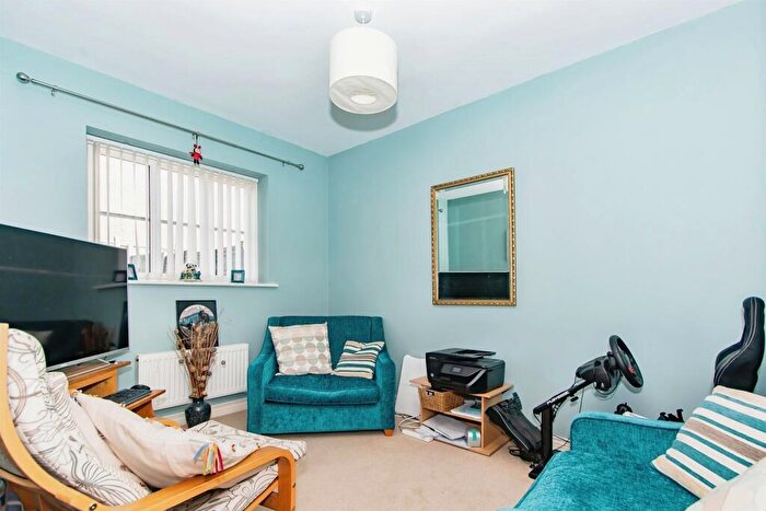 3 Bedroom Town House For Sale In Greenacre Way, Shaftesbury, SP7