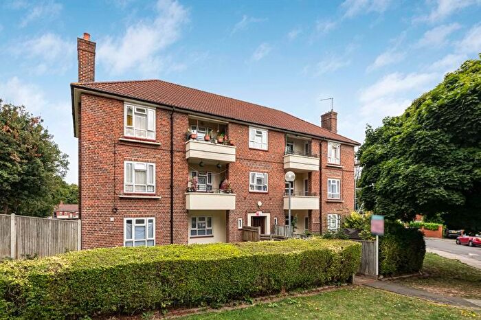 2 Bedroom Flat To Rent In Swiftsden Way, Bromley, BR1