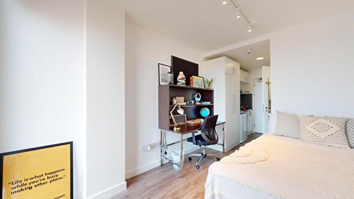 Studio To Rent In Pentonville Road, London, N1