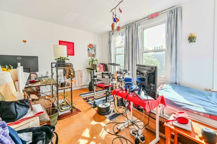 2 Bedroom Flat To Rent In Vaughan Road, Camberwell, London, SE5