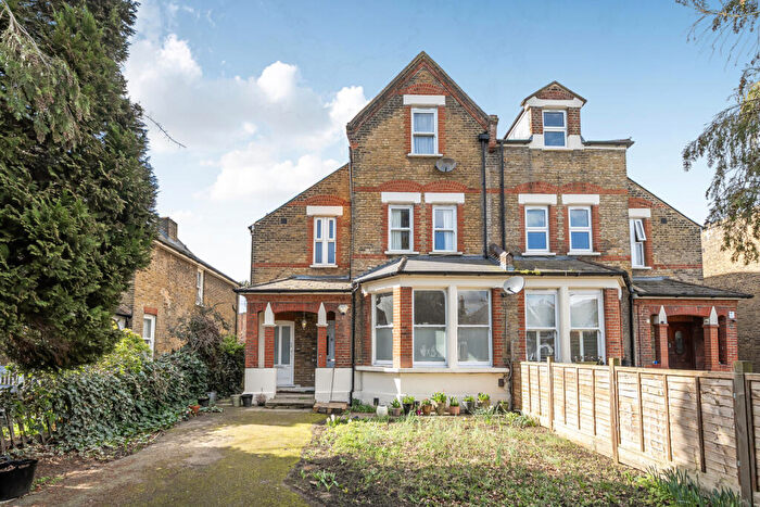 3 Bedroom Apartment For Sale In Trewsbury Road, London, SE26