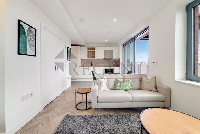 Apartment To Rent In Skyline Apartments, Makers Yard, E3