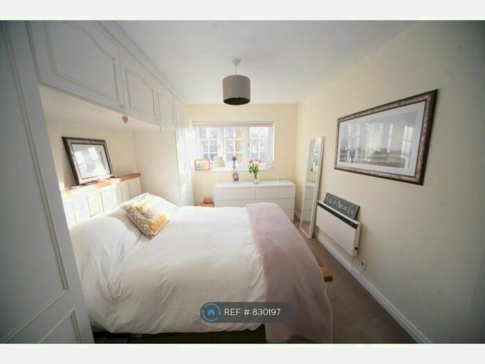 2 Bedroom Flat To Rent In Selhurst Close, Wimbledon, SW19