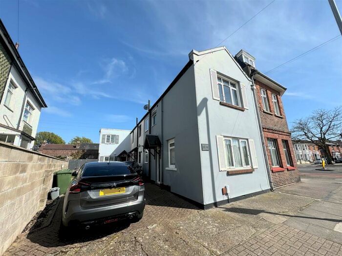 2 Bedroom Town House To Rent In The Mews, PO4