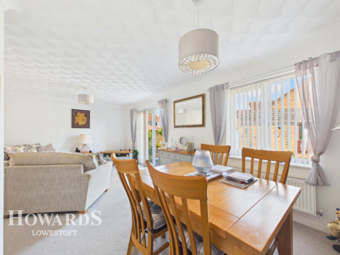 3 Bedroom Detached Bungalow For Sale In Colsterdale, Lowestoft, NR33