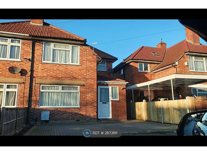 4 Bedroom Semi Detached House To Rent In Wellington Ave, Hounslow, TW3