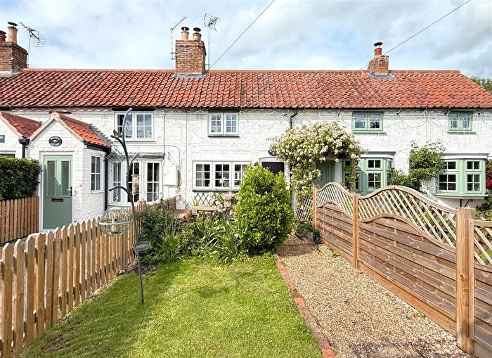 2 Bedroom Cottage For Sale In Grantham Road, Bottesford, NG13