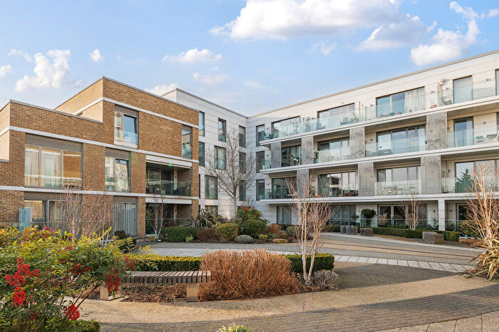 3 Bedroom Flat For Sale In Maison House, Whetstone, N20