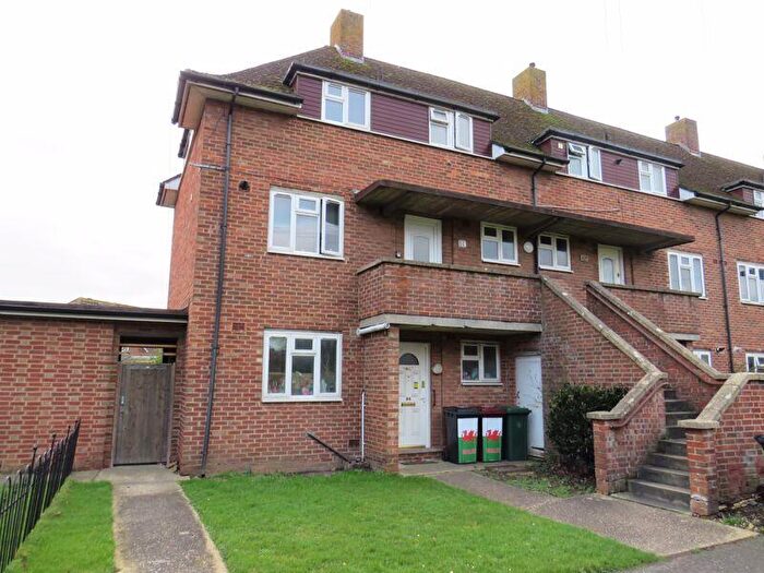 4 Bedroom Flat To Rent In Kingsham Avenue, Chichester, PO19