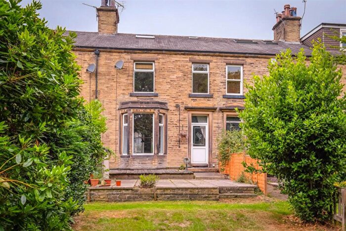 4 Bedroom Terraced House For Sale In Osborne Grove, Lightcliffe, HX3
