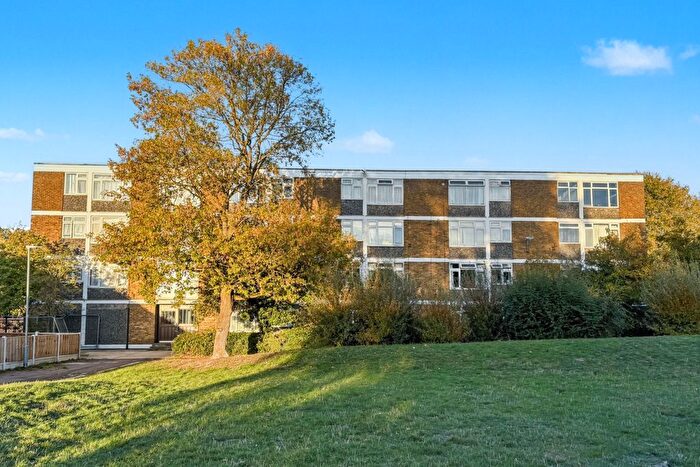 1 Bedroom Flat For Sale In Pamplins, Basildon, SS15