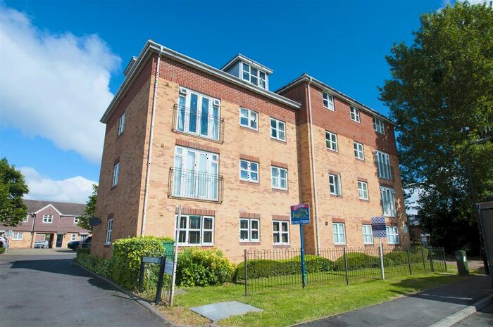2 Bedroom Flat For Sale In Cannon Gate, Slough, SL2