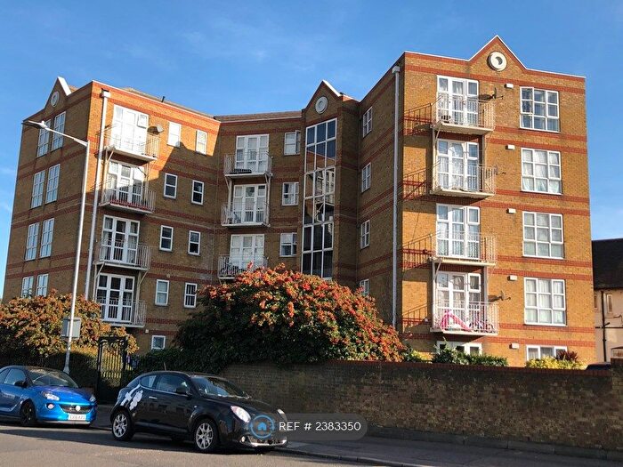 2 Bedroom Flat To Rent In Lauriston Place, Southend-On-Sea, SS1