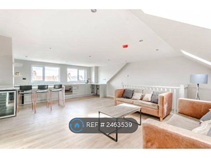 3 Bedroom Flat To Rent In Park Avenue, London, CR4