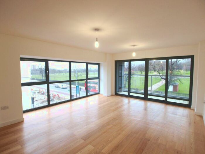 3 Bedroom Flat To Rent In Fiesta House, Seven Sisters Road, Finsbury Park, N4