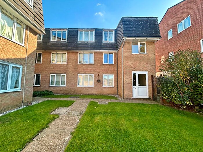 2 Bedroom Flat For Sale In Ozier Court, Saffron Walden, CB11