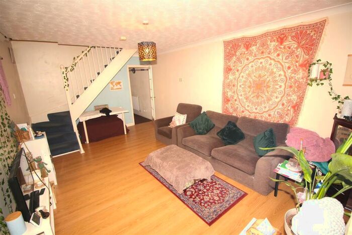 2 Bedroom End Of Terrace House To Rent In Limewood Court, Newcastle Upon Tyne, NE2