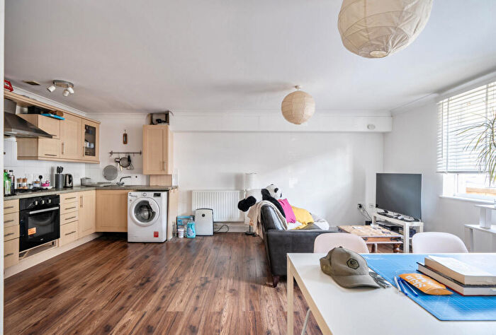 2 Bedroom Apartment For Sale In Albany Road, Bath, Somerset, BA2