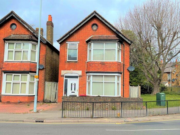 3 Bedroom Detached House To Rent In Uxbridge Road, Slough, SL1