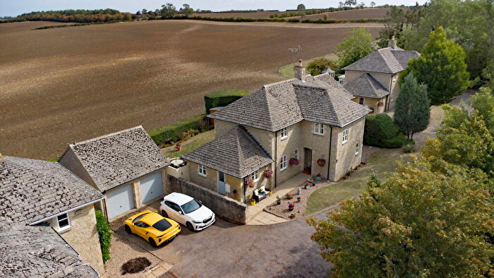 4 Bedroom Detached House For Sale In Deenethorpe, Corby, Northamptonshire, NN17