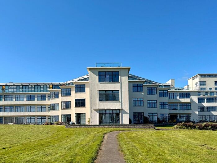 2 Bedroom Flat For Sale In Hayes Road, Sully, Penarth, CF64