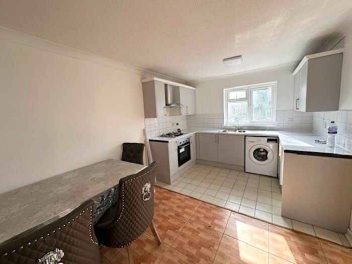 3 Bedroom Semi Detached House To Rent In Juniper Lane, Beckton, E6