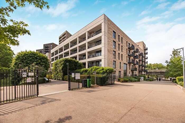 2 Bedroom Apartment For Sale In Kingfisher Heights, Pontoon Dock, E16