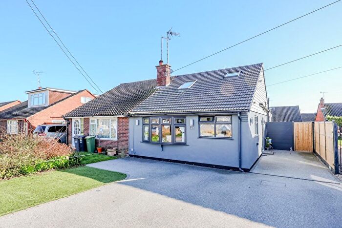 3 Bedroom Semi Detached House For Sale In Central Avenue, Rochford, SS4
