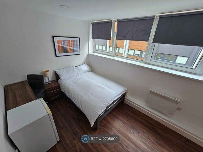 Studio To Rent In Modern Studio In Newcastle-Under-Lyme, Newcastle-Under-Lyme, ST5