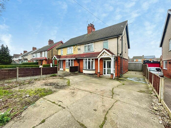 3 Bedroom Semi Detached House For Sale In Burringham Road, Scunthorpe, DN17