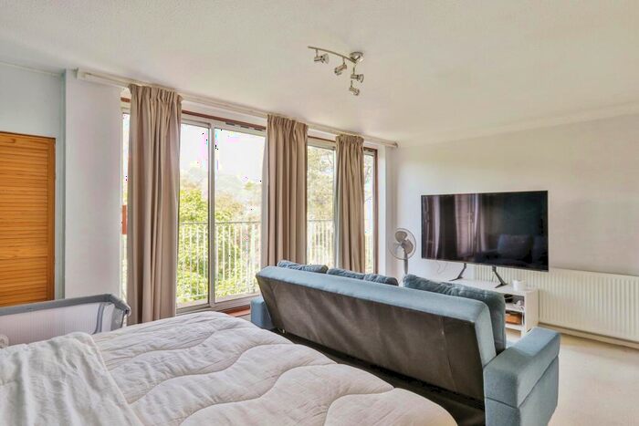 2 Bedroom Flat For Sale In Christchurch Road, Bournemouth, Dorset, BH1