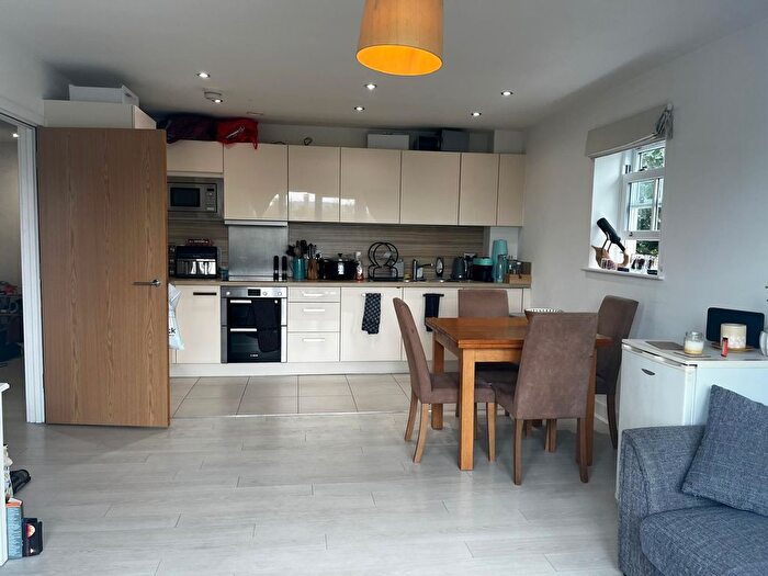 2 Bedroom Flat To Rent In Westmount Close, Worcester Park, KT4