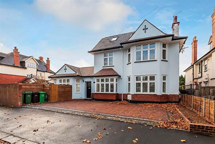 5 Bedroom Semi-Detached House For Sale In Mayfield Road, South Sutton, SM2