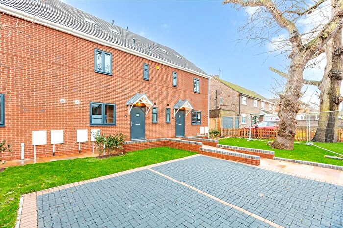 4 Bedroom Terraced House To Rent In Wrexham Road, Noak Hill, RM3