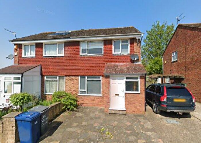 3 Bedroom Semi-Detached House To Rent In Wardell Close, London, NW7